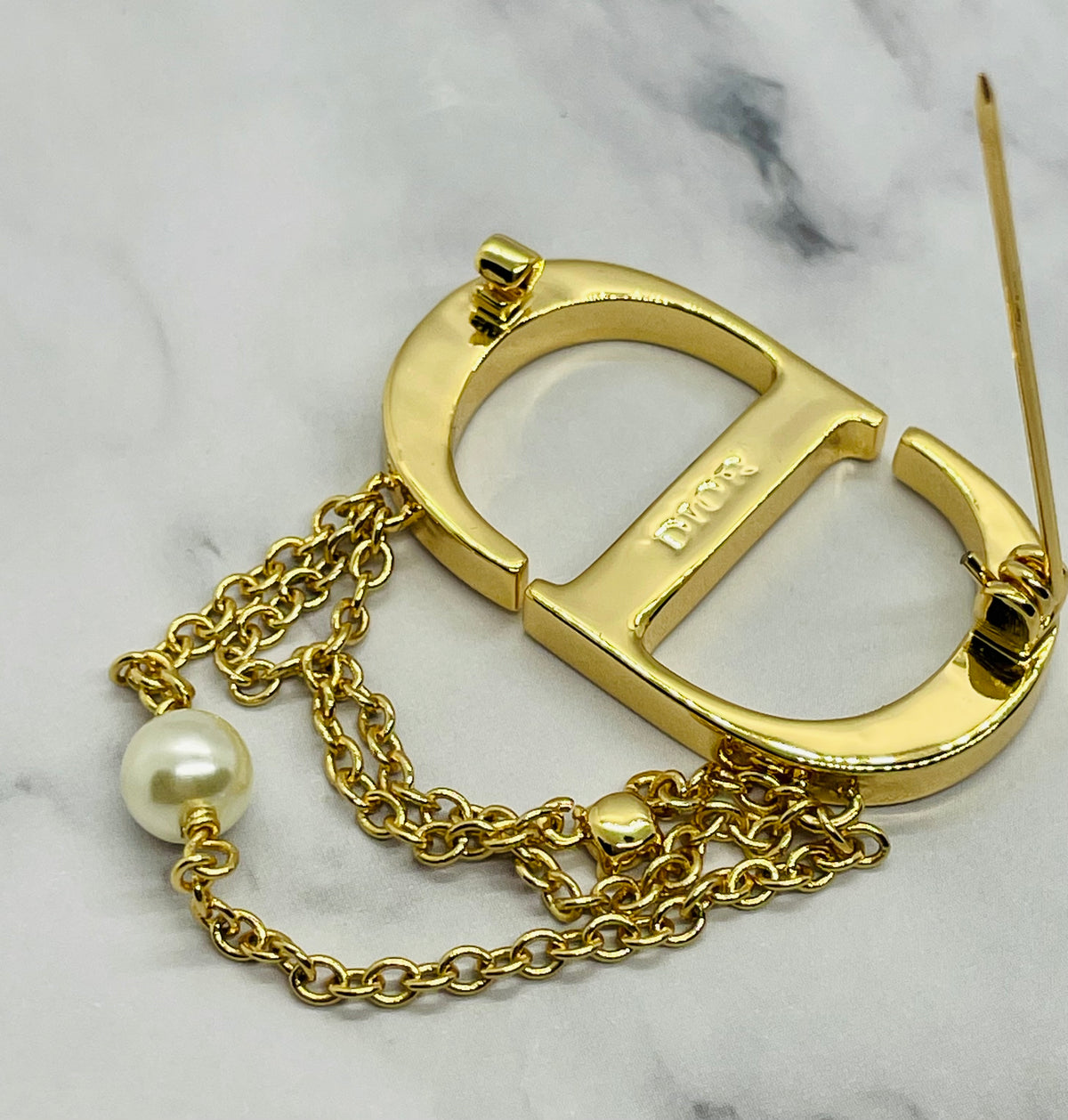 CHRISTIAN DIOR CD Pearl Chain Brooch Pin - Pre owned