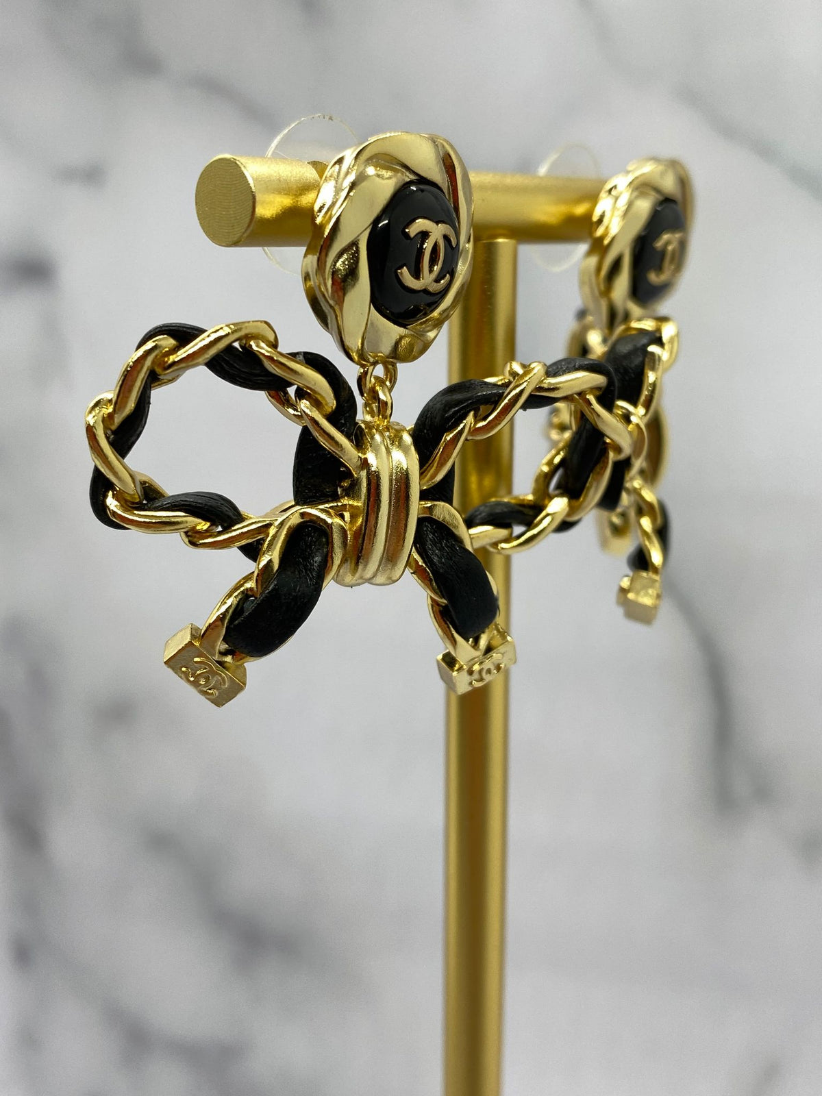 Auth CHANEL CC Leather Bow Earrings - Pre owned /