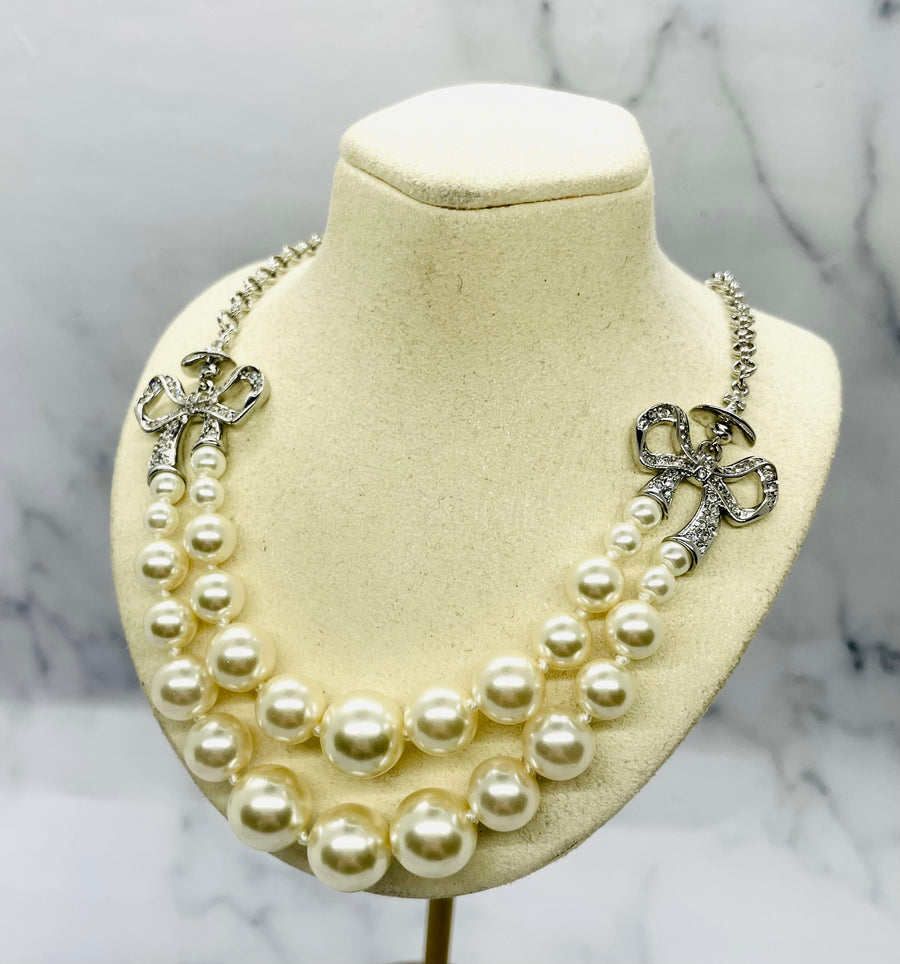 VIVIENNE WESTWOOD Pearl Statement Bow Necklace - Pre owned