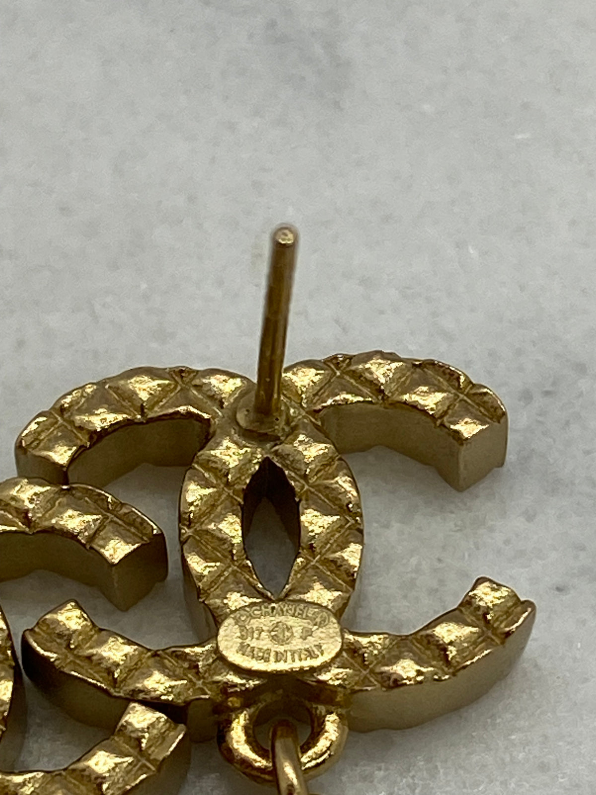 CHANEL CC 2017 Asymmetric Pendant Earrings - Pre owned