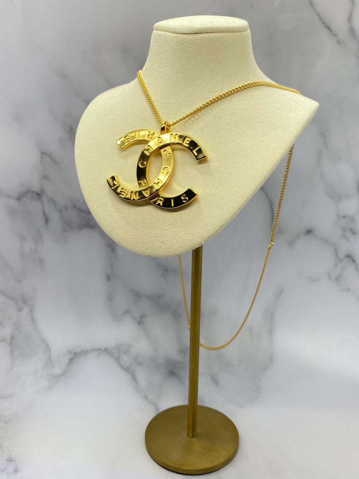 CHANEL CC Gold Pendant Necklace - Pre owned