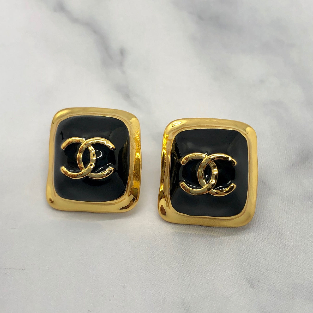 CHANEL CC Gold Square Earrings - Pre owned