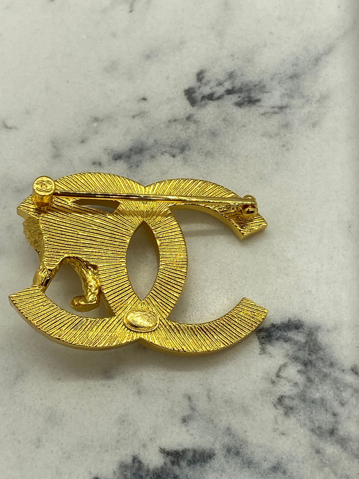 CHANEL CC Gold Tone Lion Brooch Pin - Pre owned