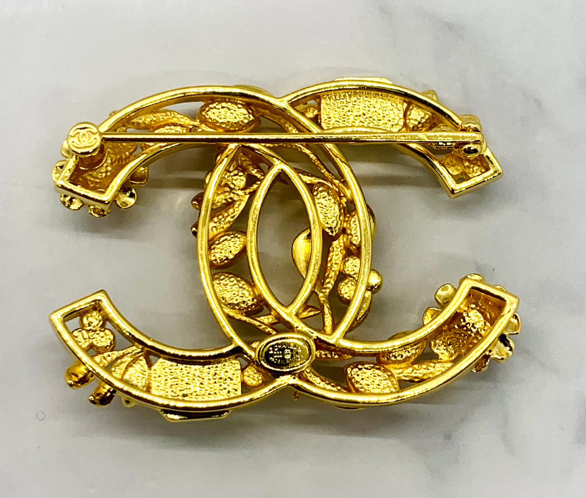 CHANEL CC Rhinestone Brooch Pin - Pre owned