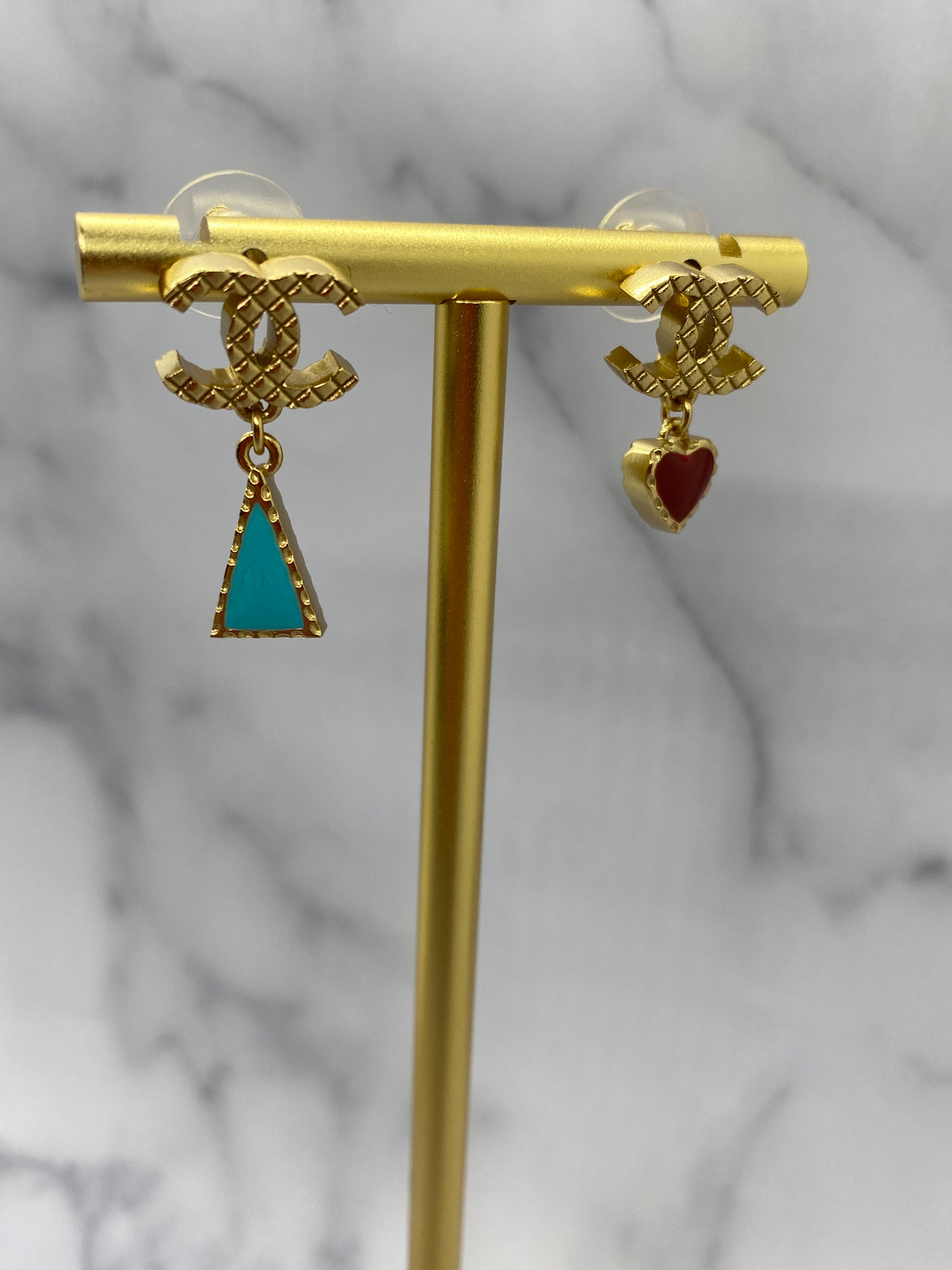 CHANEL CC 2017 Asymmetric Pendant Earrings - Pre owned