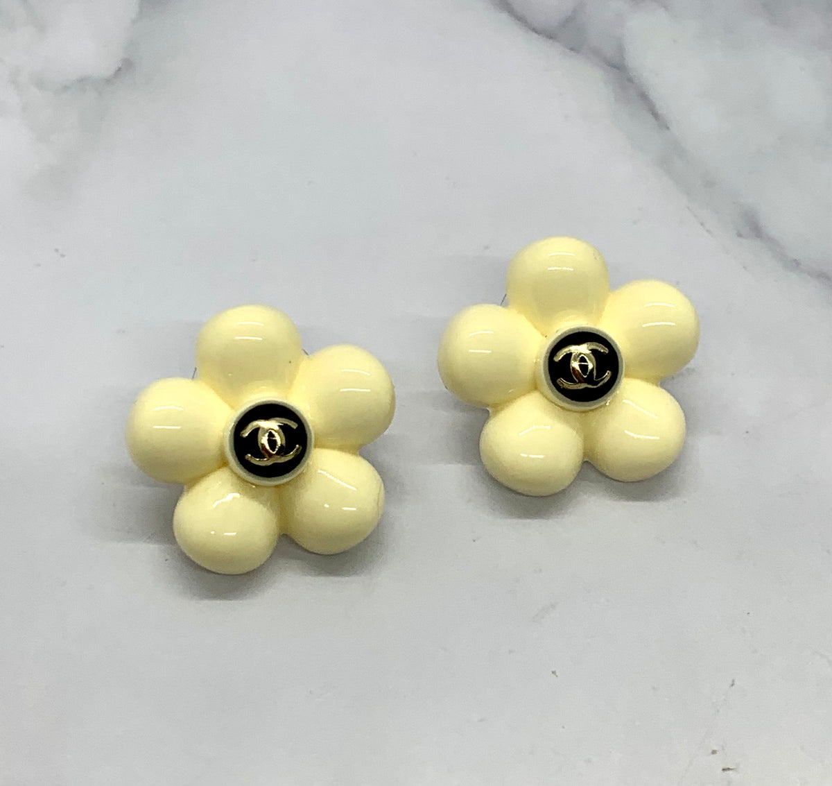 CHANEL CC Plastic Camelia Earrings - Pre owned