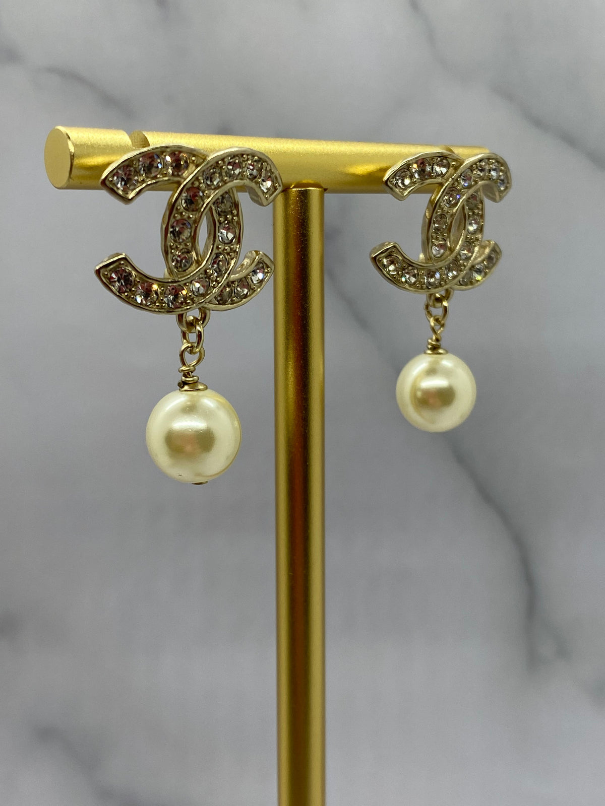 CHANEL CC Rhinestone Pearl Pendant Earrings - Pre owned