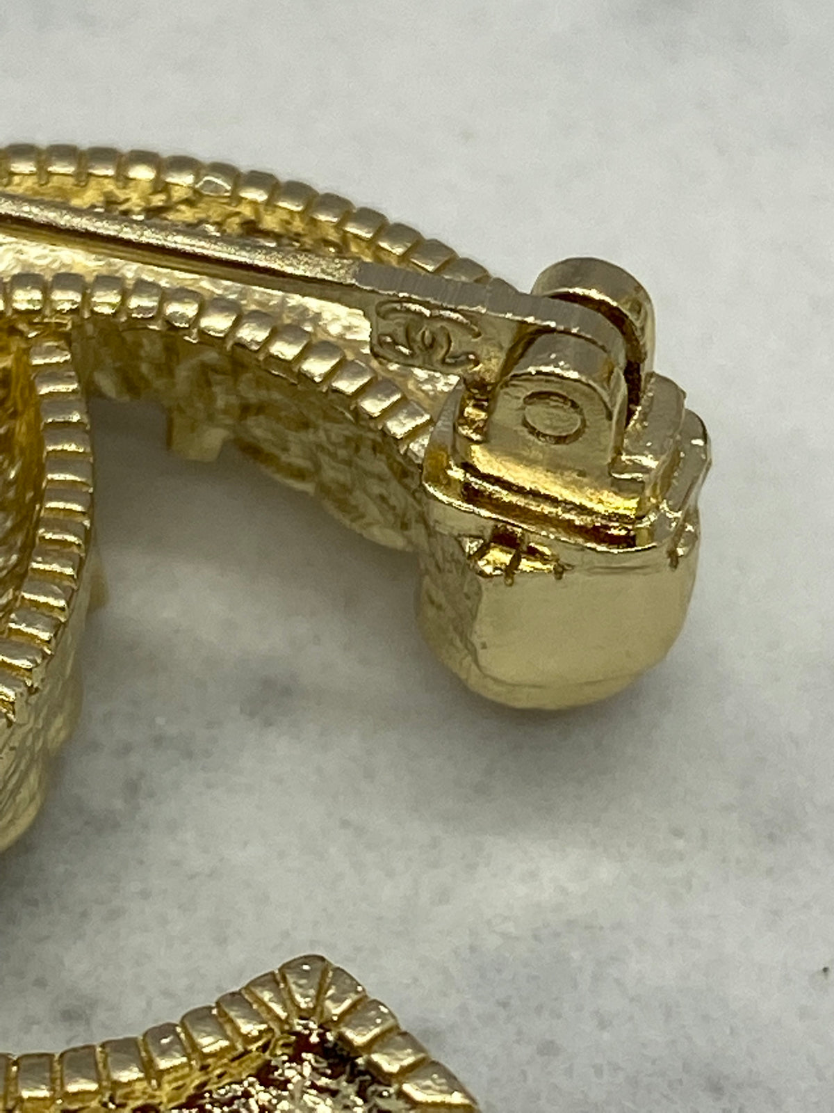 CHANEL CC Gold Tone Rhinestone Brooch Pin - Pre owned