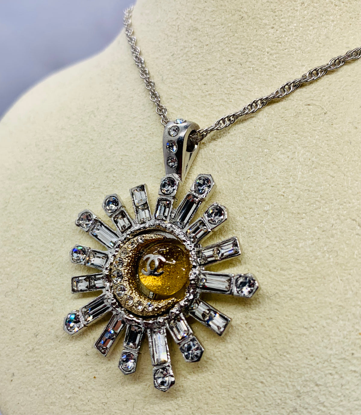 CHANEL CC Starburst Pendant Necklace - Pre owned