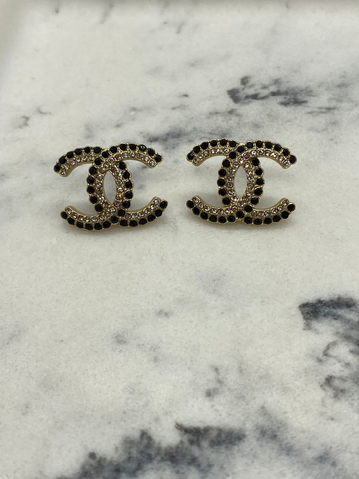 CHANEL CC Black Rhinestone Earrings - Pre owned /