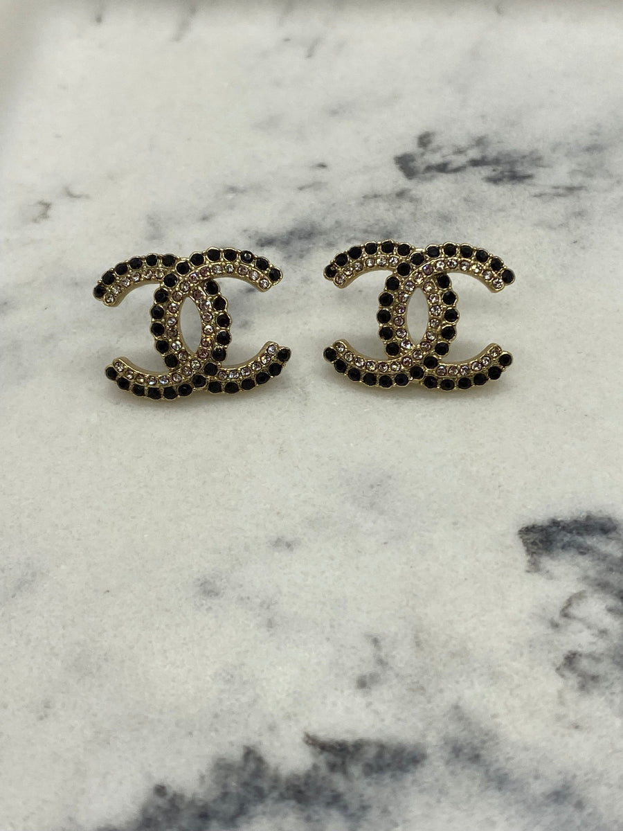 CHANEL CC Black Rhinestone Earrings - Pre owned /