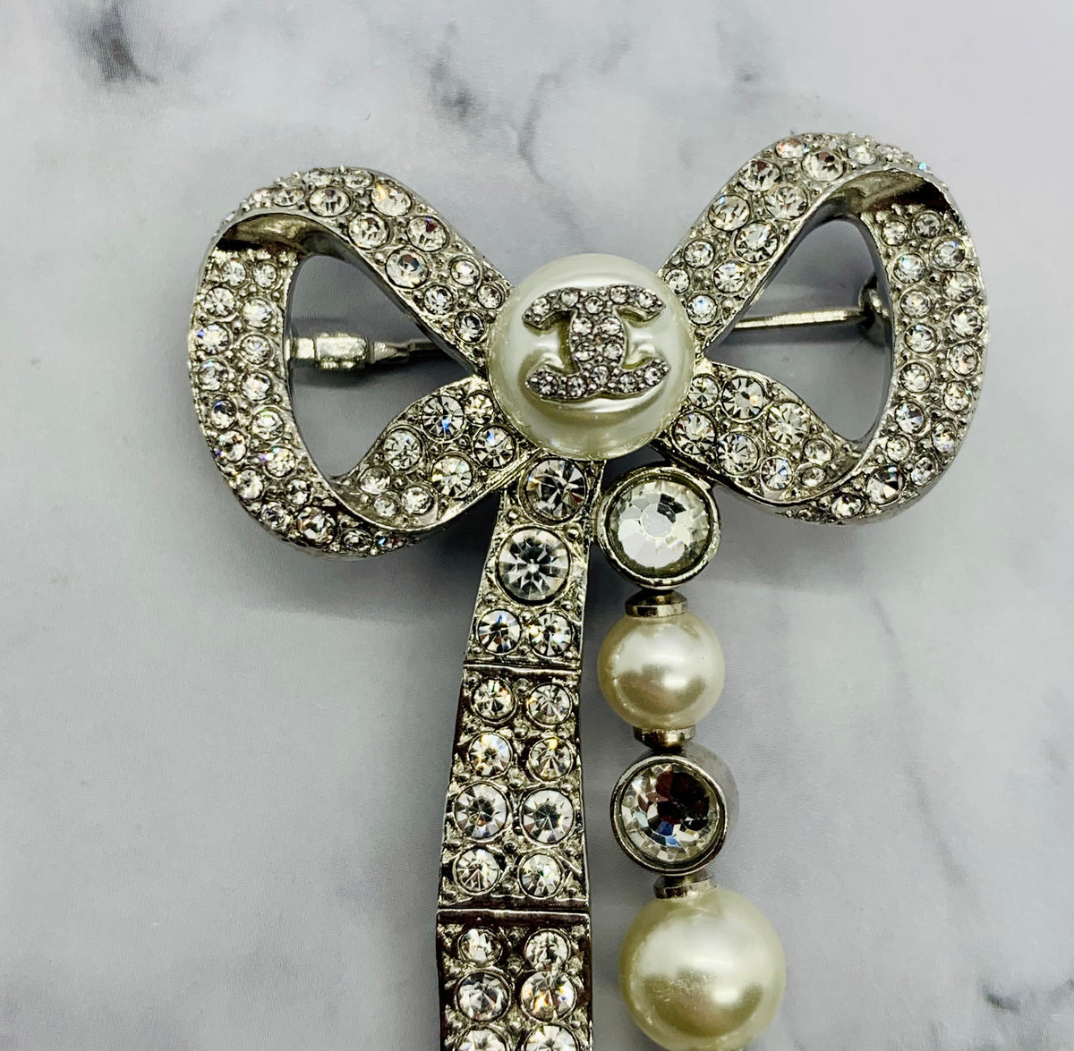 CHANEL CC Rhinestone Bow Brooch Pin - Pre owned