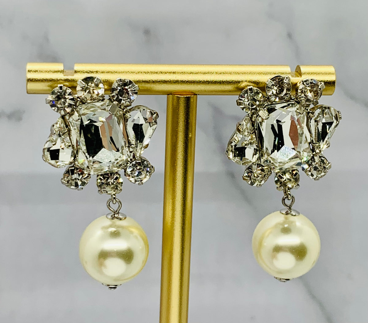 Vintage Hollywood Silver-tone pearl rhinestone cluster earrings - Pre owned / KQ4583