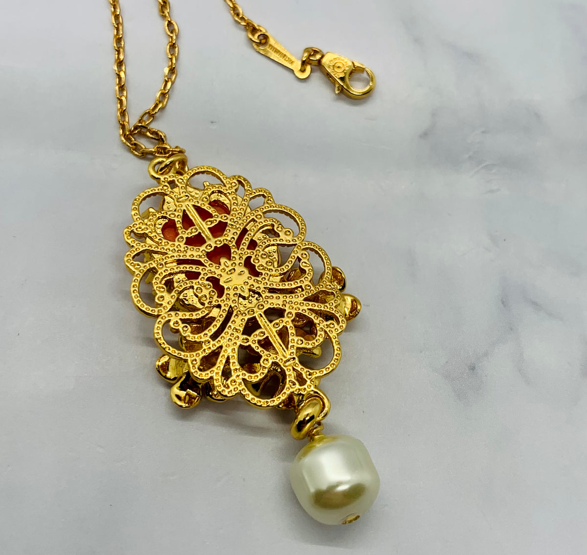 D&G Gold-tone floral cameo pendant necklace - Pre owned / KS4641