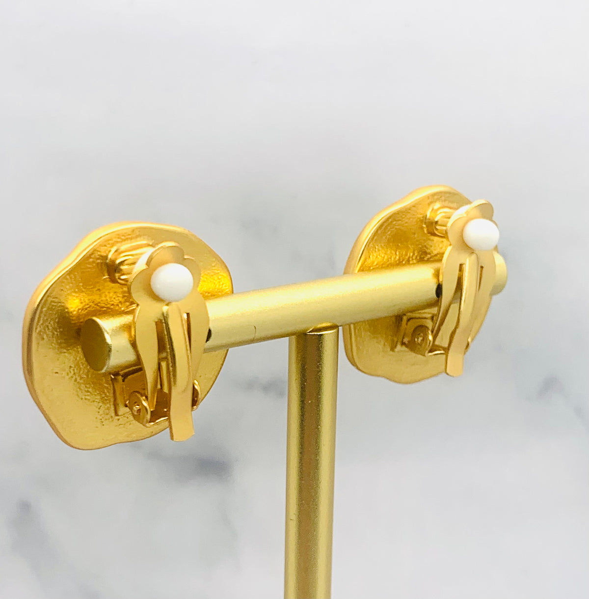 CHANEL CC Vintage Gold Seal Clip On Earrings - Pre-Owned — 2