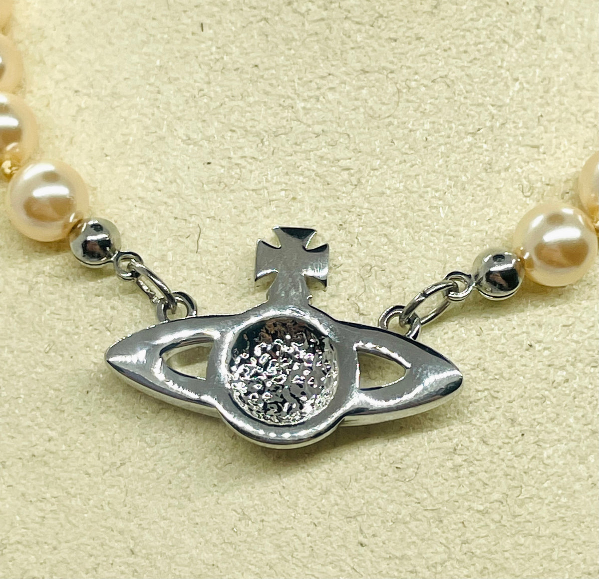VIVIENNE WESTWOOD Pearl Peach Rhinestone Necklace - Pre-Owned — 3