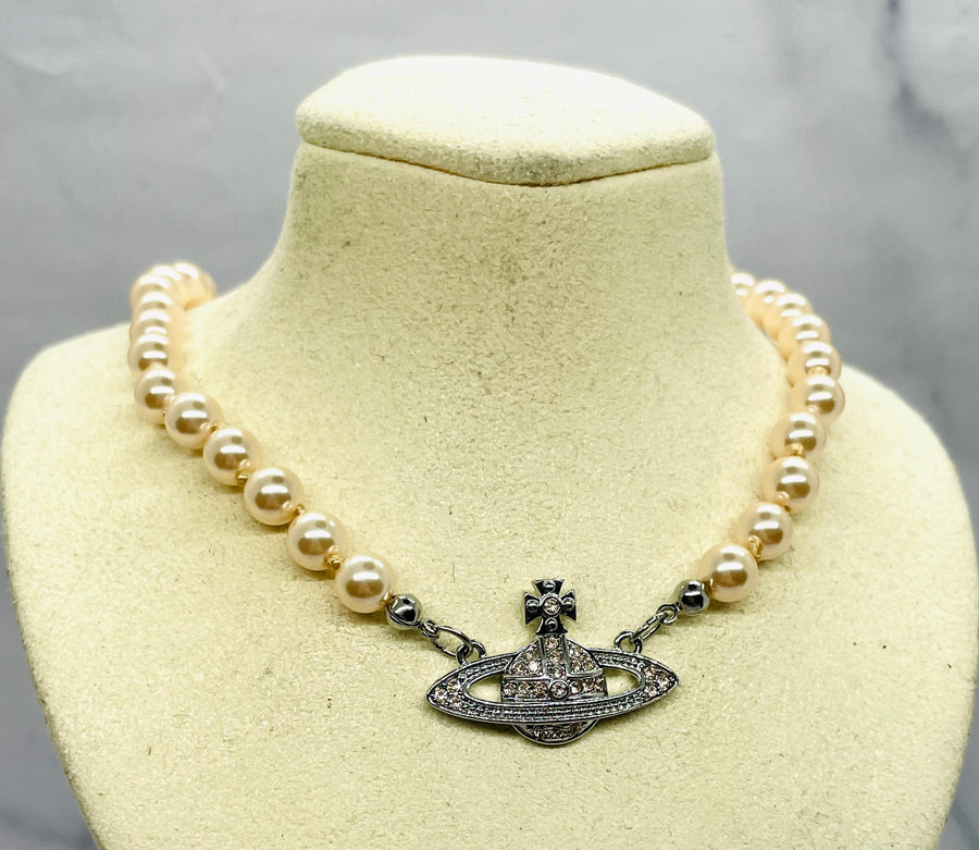 VIVIENNE WESTWOOD Pearl Peach Rhinestone Necklace - Pre-Owned — 1