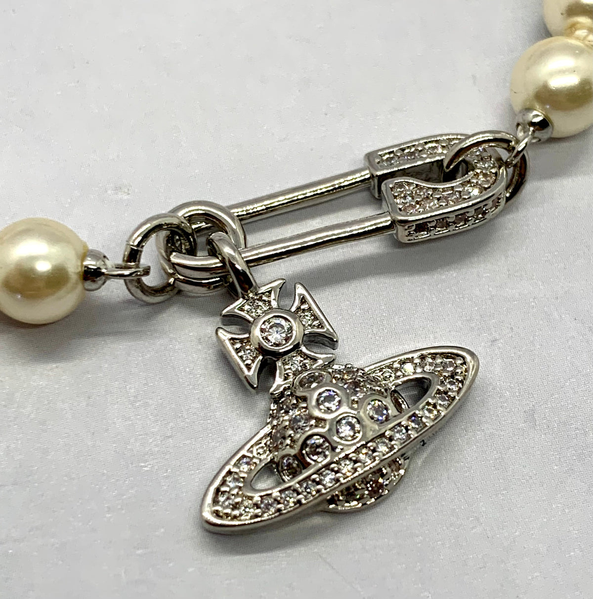 VIVIENNE WESTWOOD Faux Pearl Orb Bracelet - Pre-Owned — 3