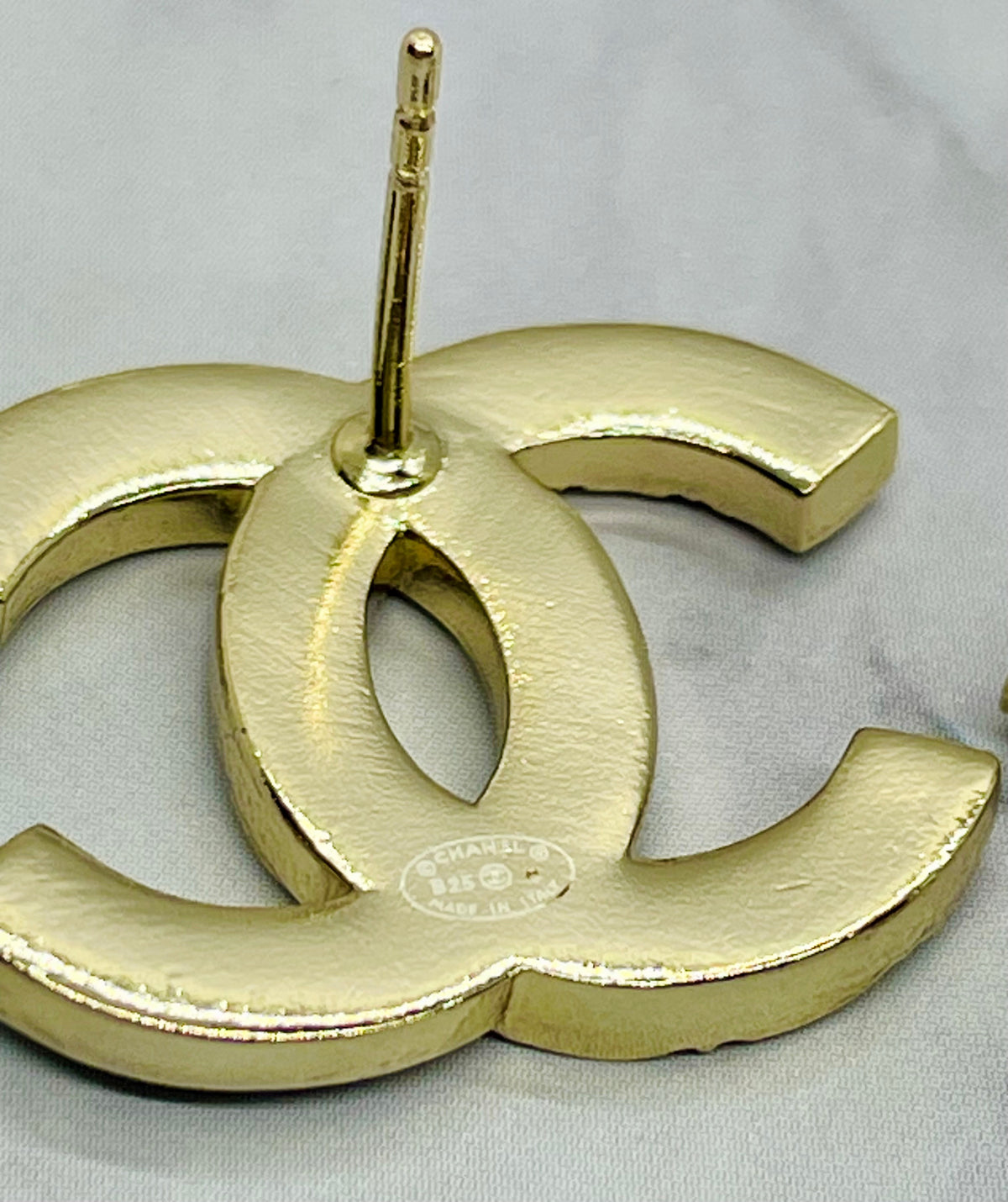 CHANEL CC Black Quilted Earrings - Pre-Owned — 6