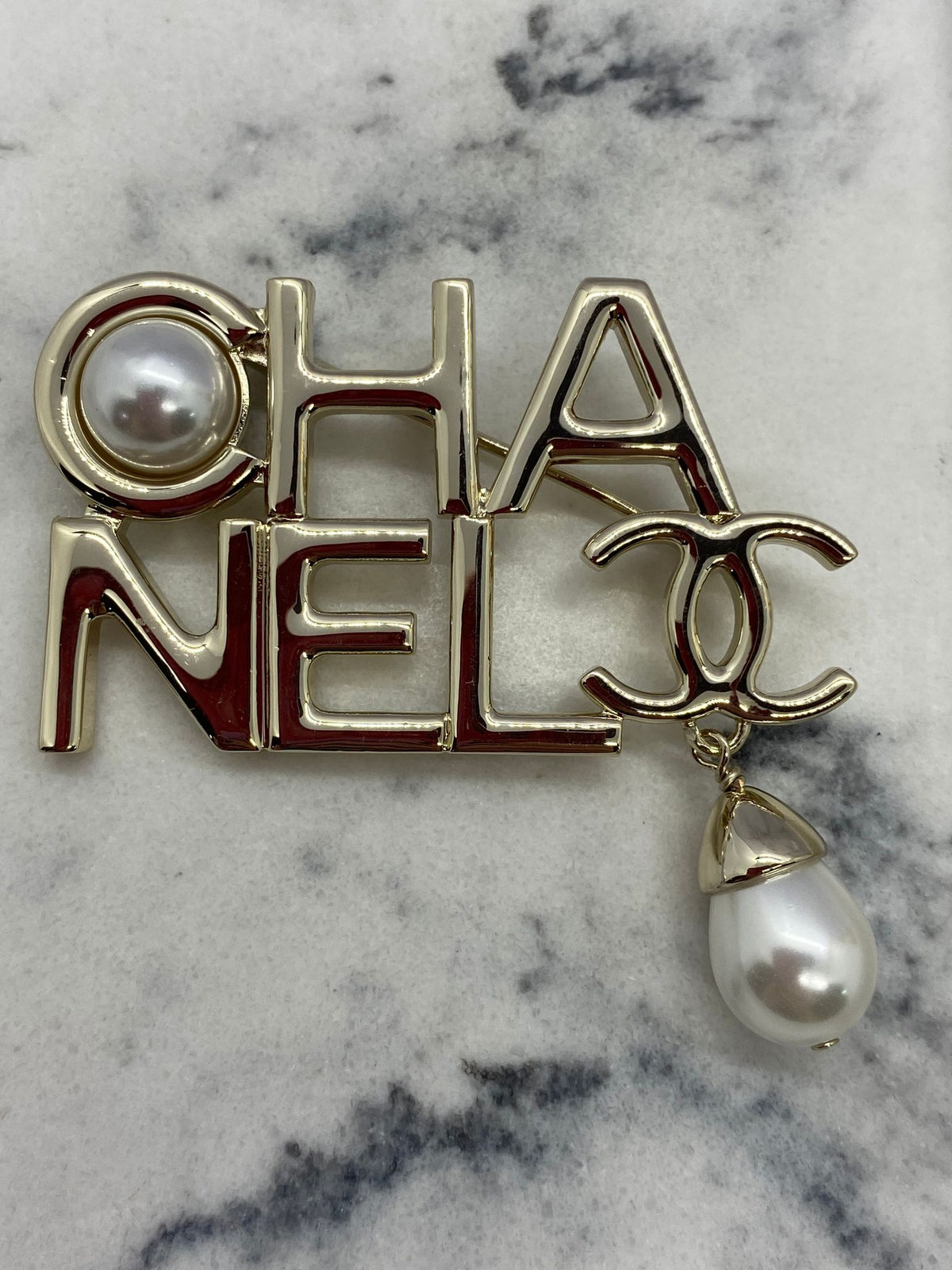 CHANEL CC Pearl Pendant Brooch Pin - Pre owned