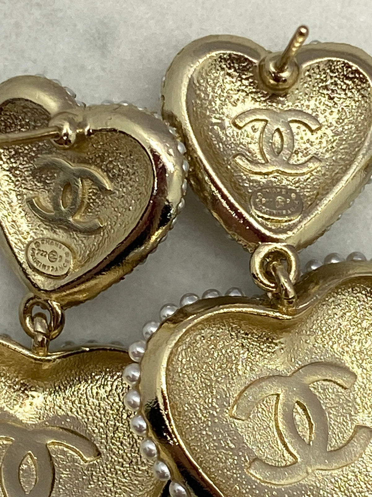 CHANEL CC Heart Pendant Earrings - Pre owned