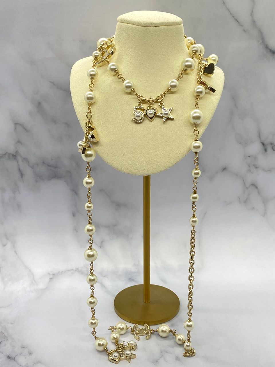 CHANEL CC 2019 Gold Tone Pearl Trim Necklace - Pre owned