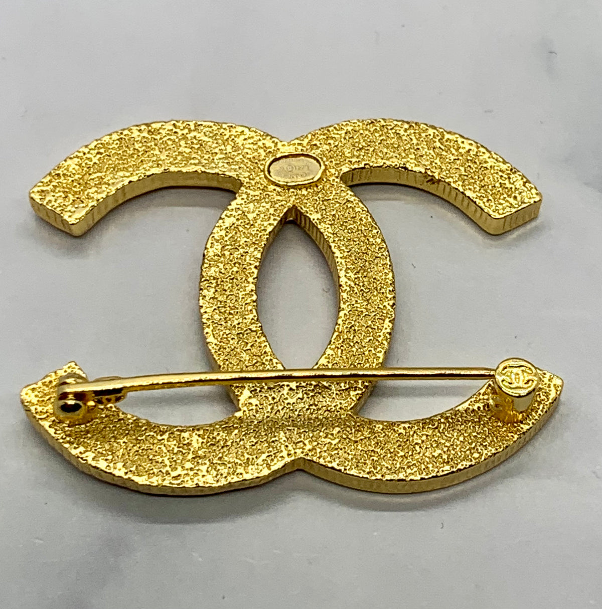 CHANEL CC Gold Tone Black Enamel Brooch Pin - Pre owned