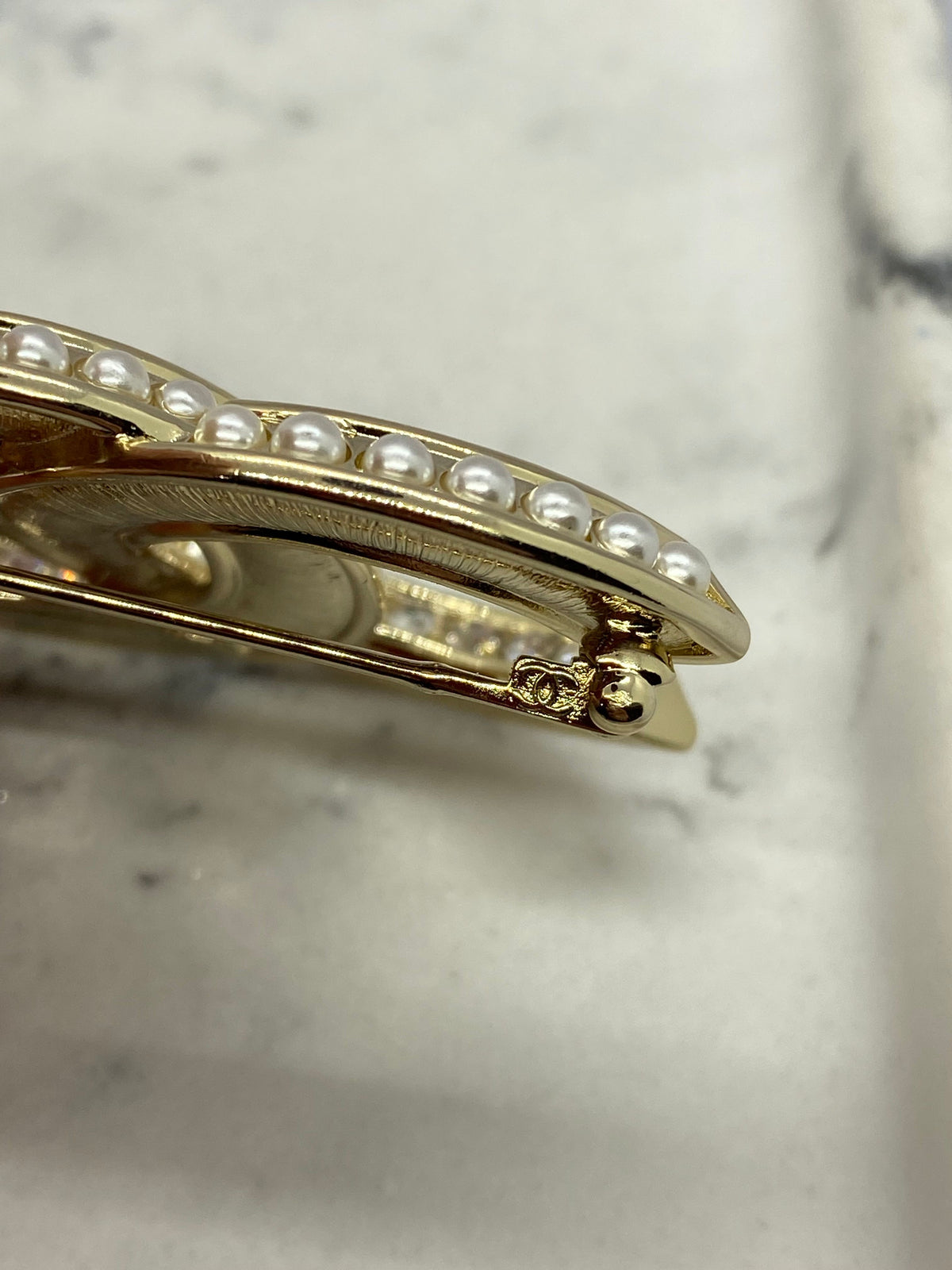 CHANEL CC Light Gold Rhinestone Pearl Trim Brooch - Pre owned