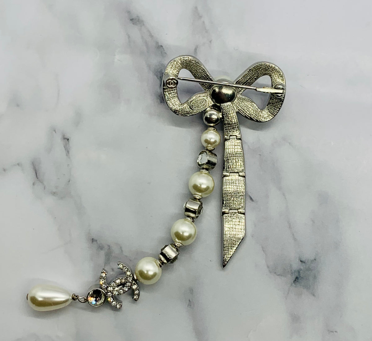 CHANEL CC Rhinestone Bow Brooch Pin - Pre owned