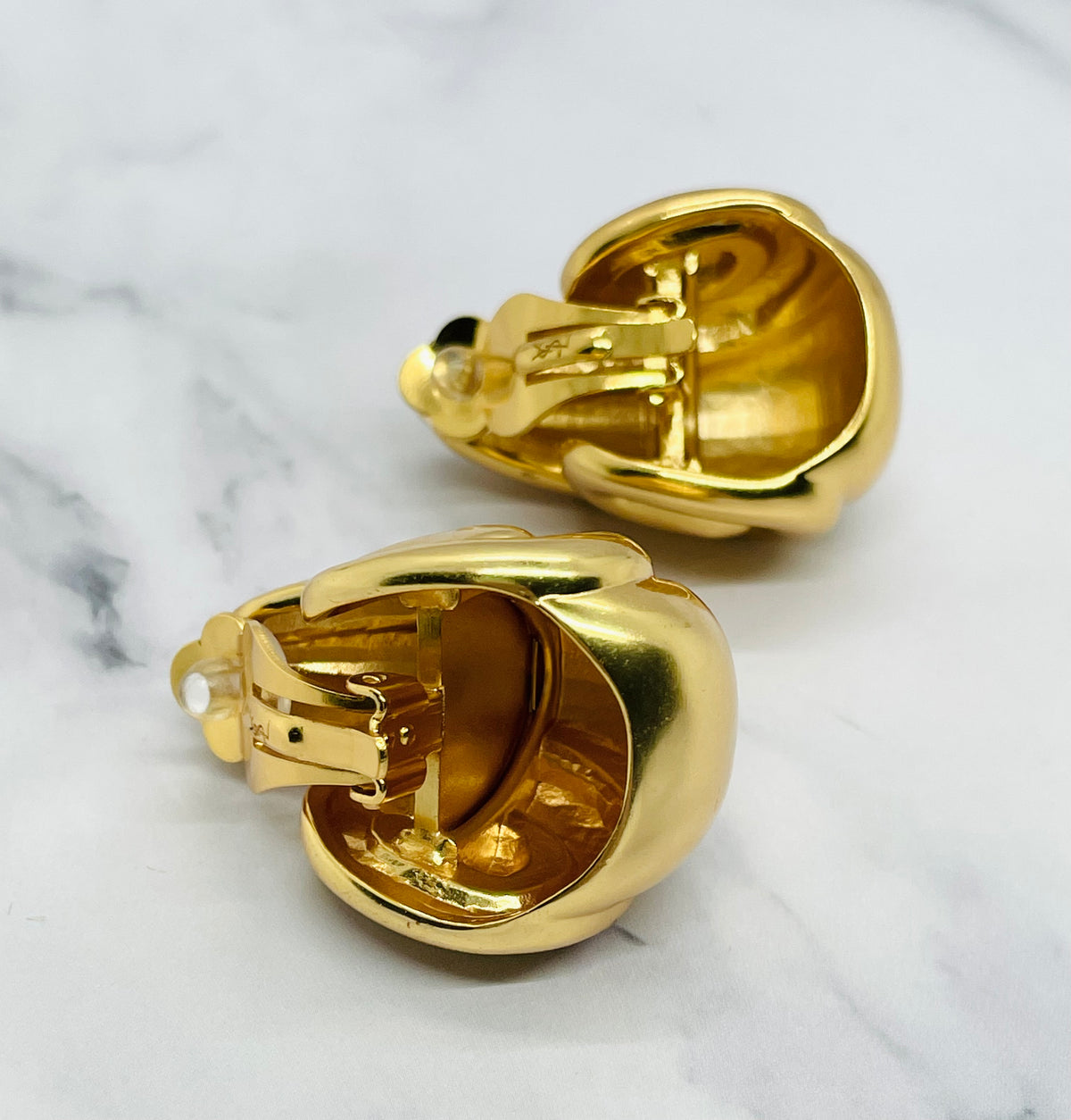 YSL YVES SAINT LAURENT Vintage Gold Tone Clip On Earrings - Pre-Owned