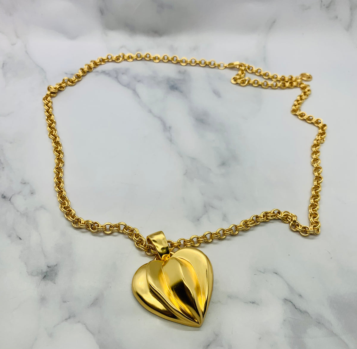GIVENCHY Vintage Heart Pendant Necklace - Pre owned