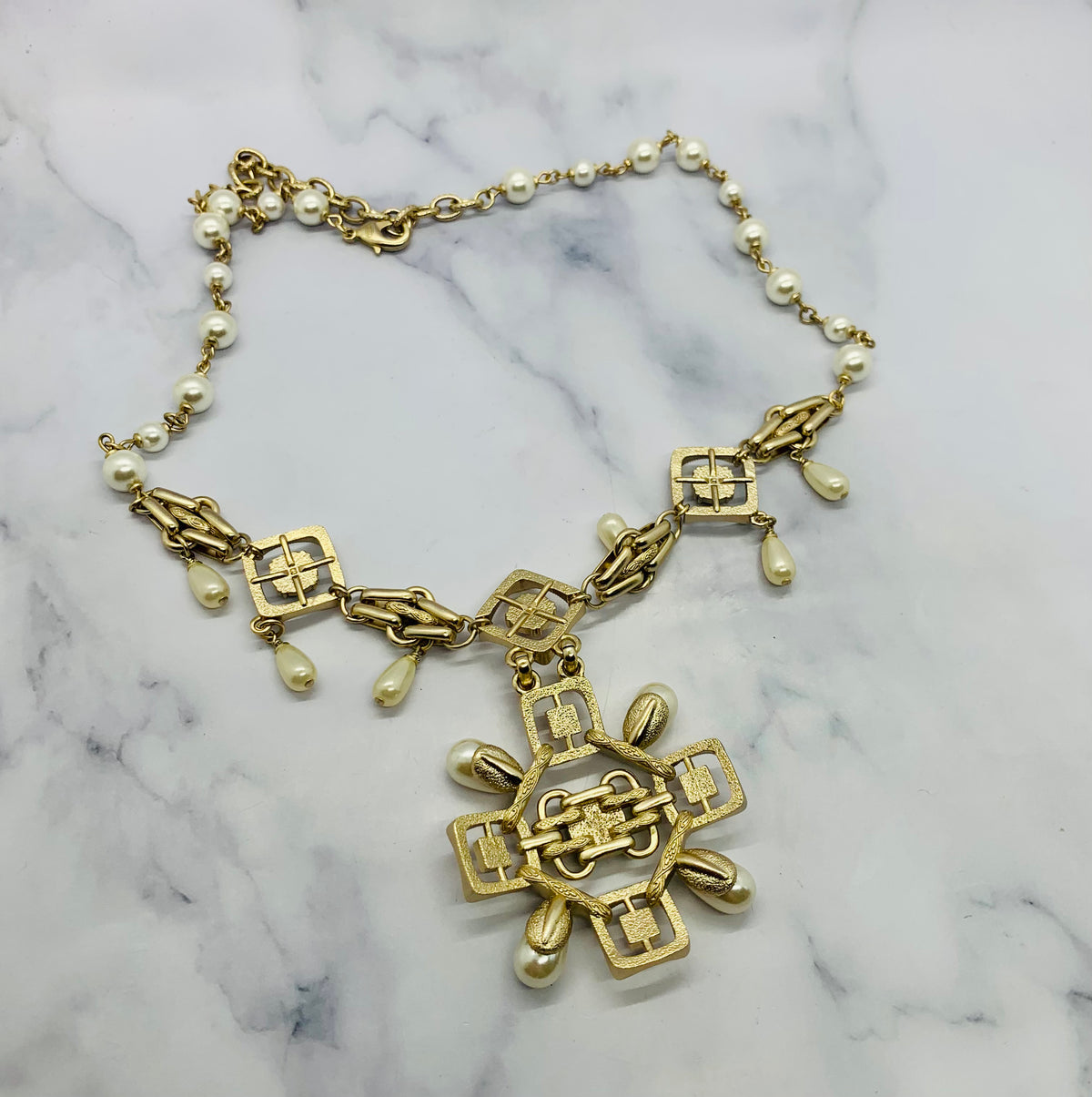 CHANEL CC 2017 Statement Necklace - Pre owned