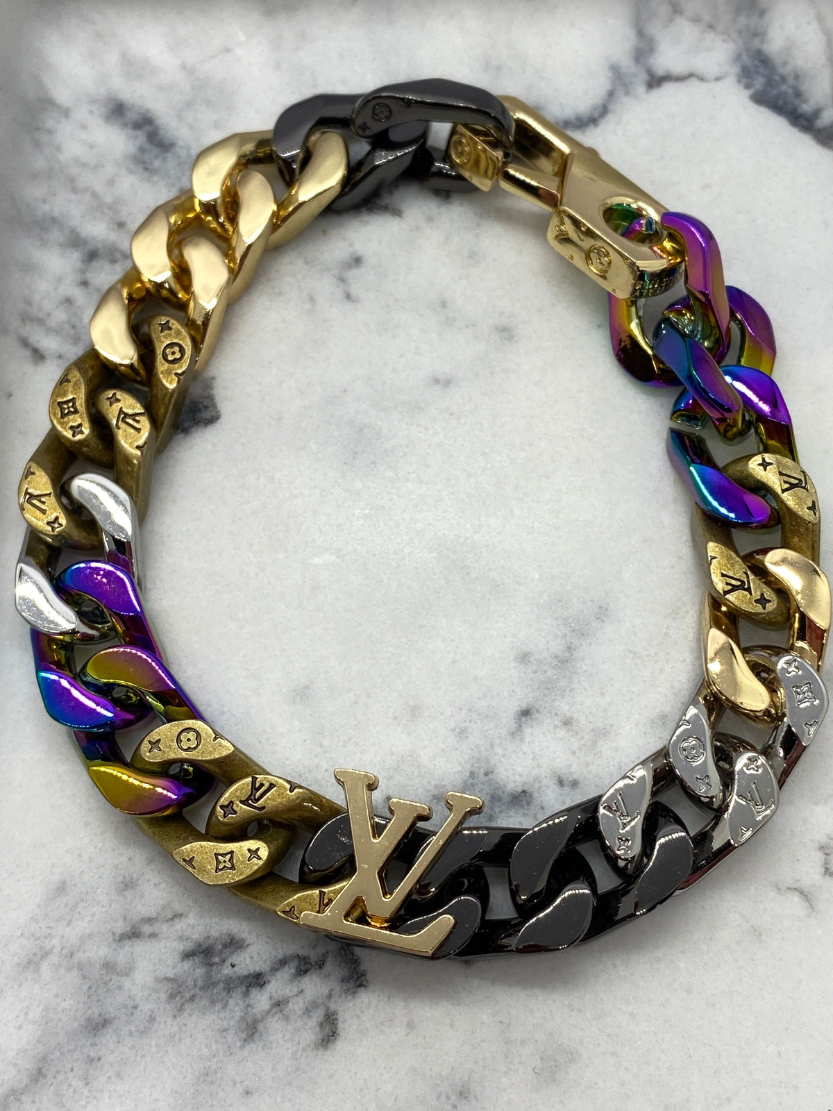 LOUIS VUITTON LV Chrome Colored Chain Bracelet - Pre owned
