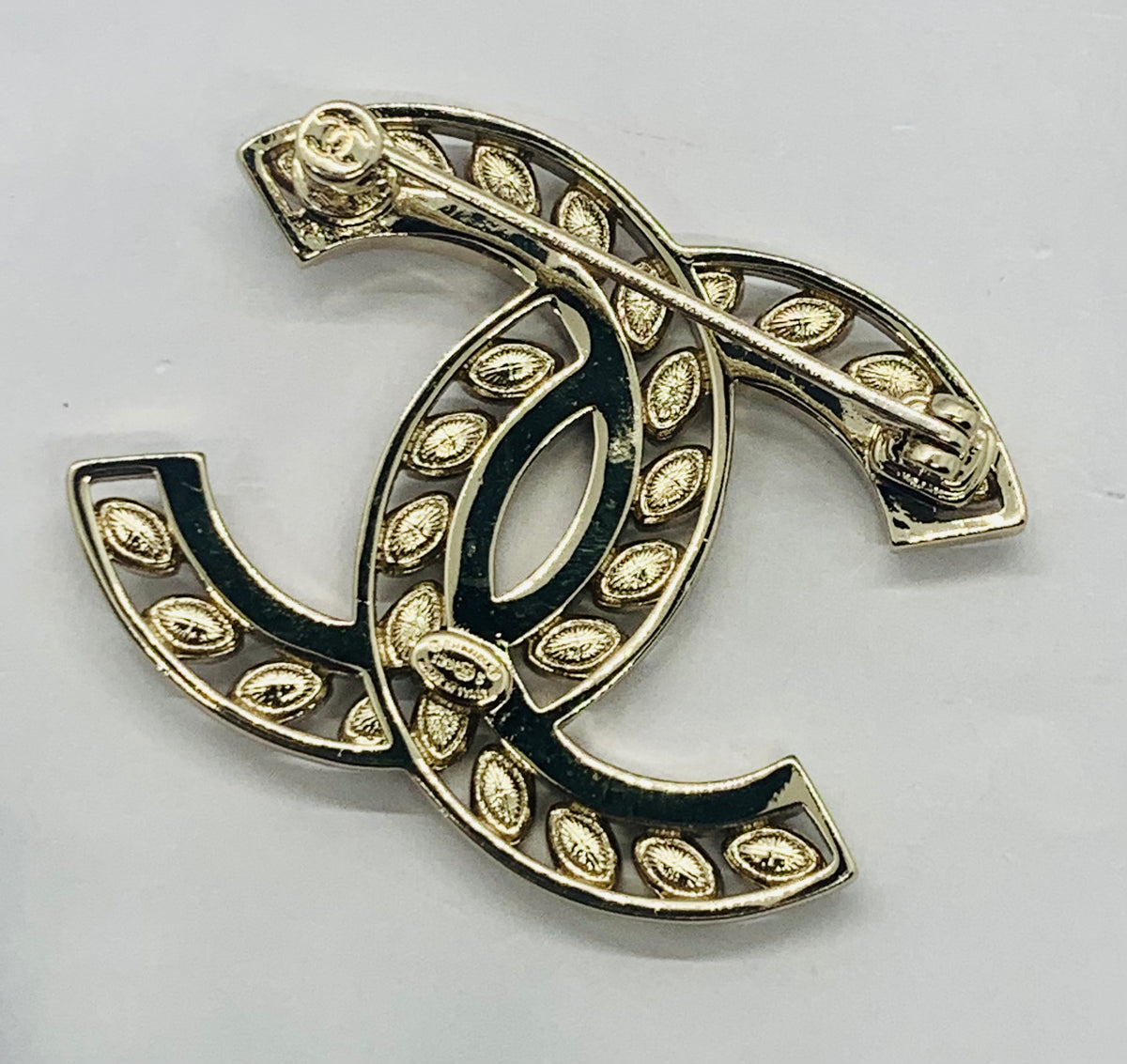 CHANEL CC Rhinestone Elaborate Brooch Pin - Pre owned