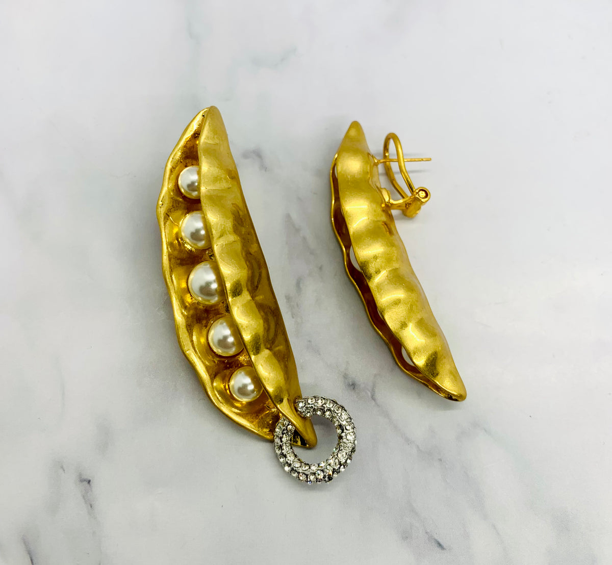 SCHIAPARELLI Statement Pearl Pea Pod Earrings - Pre owned