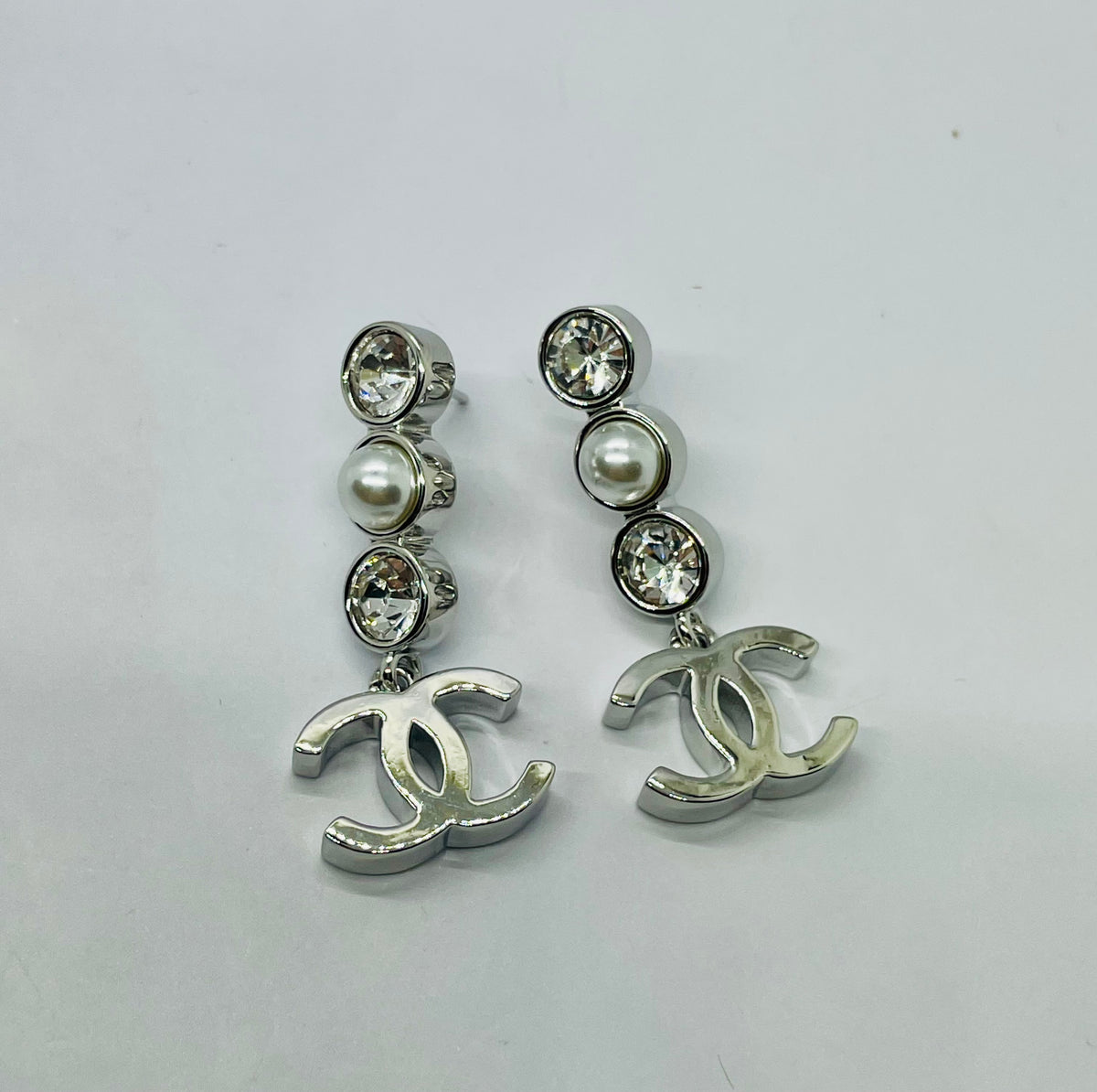 CHANEL CC Rhinestone Pendant Earrings - Pre owned