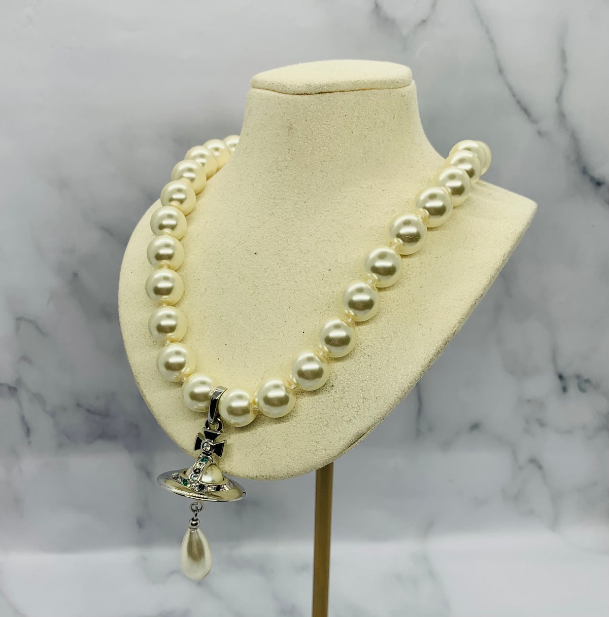 VIVIENNE WESTWOOD Statement Pearl Orb Necklace - Pre owned