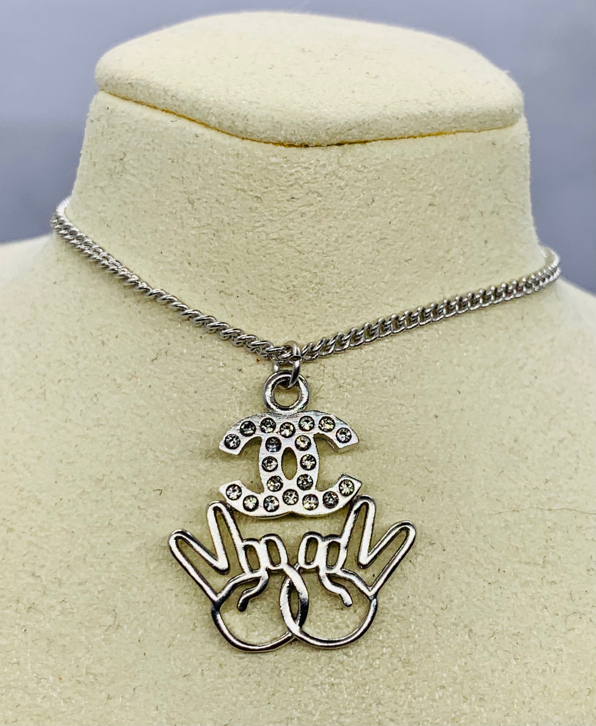 CHANEL CC Peace Sign Necklace - Pre owned