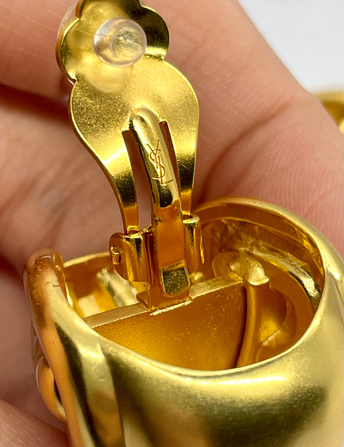 YSL YVES SAINT LAURENT Vintage Gold Tone Clip On Earrings - Pre-Owned