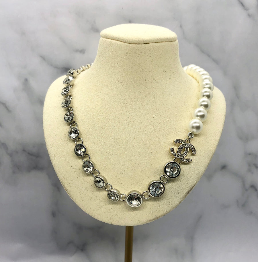 CHANEL CC Rhinestone & Pearl Necklace - Pre owned