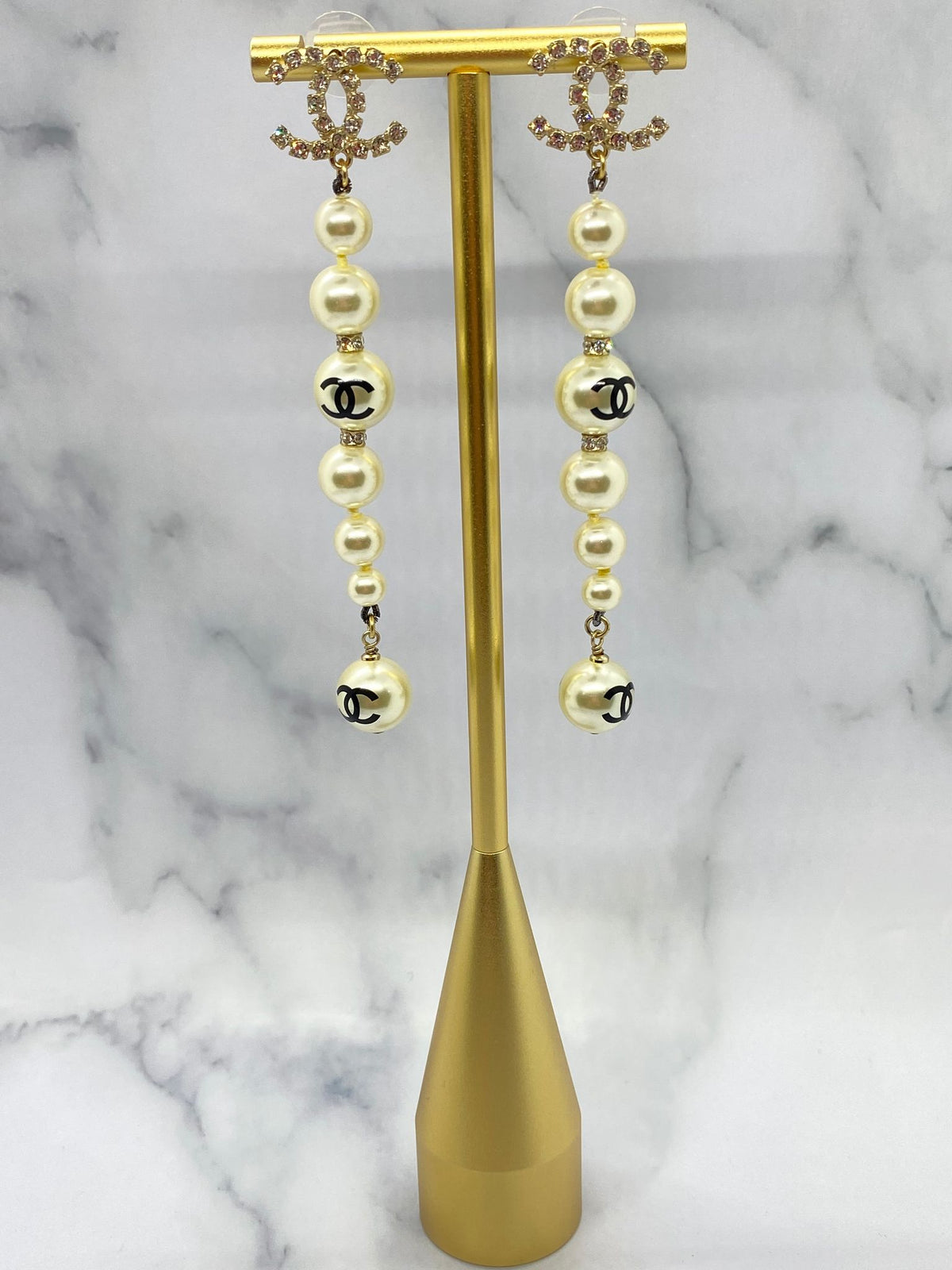 CHANEL CC Long Pearl Earrings - Pre owned