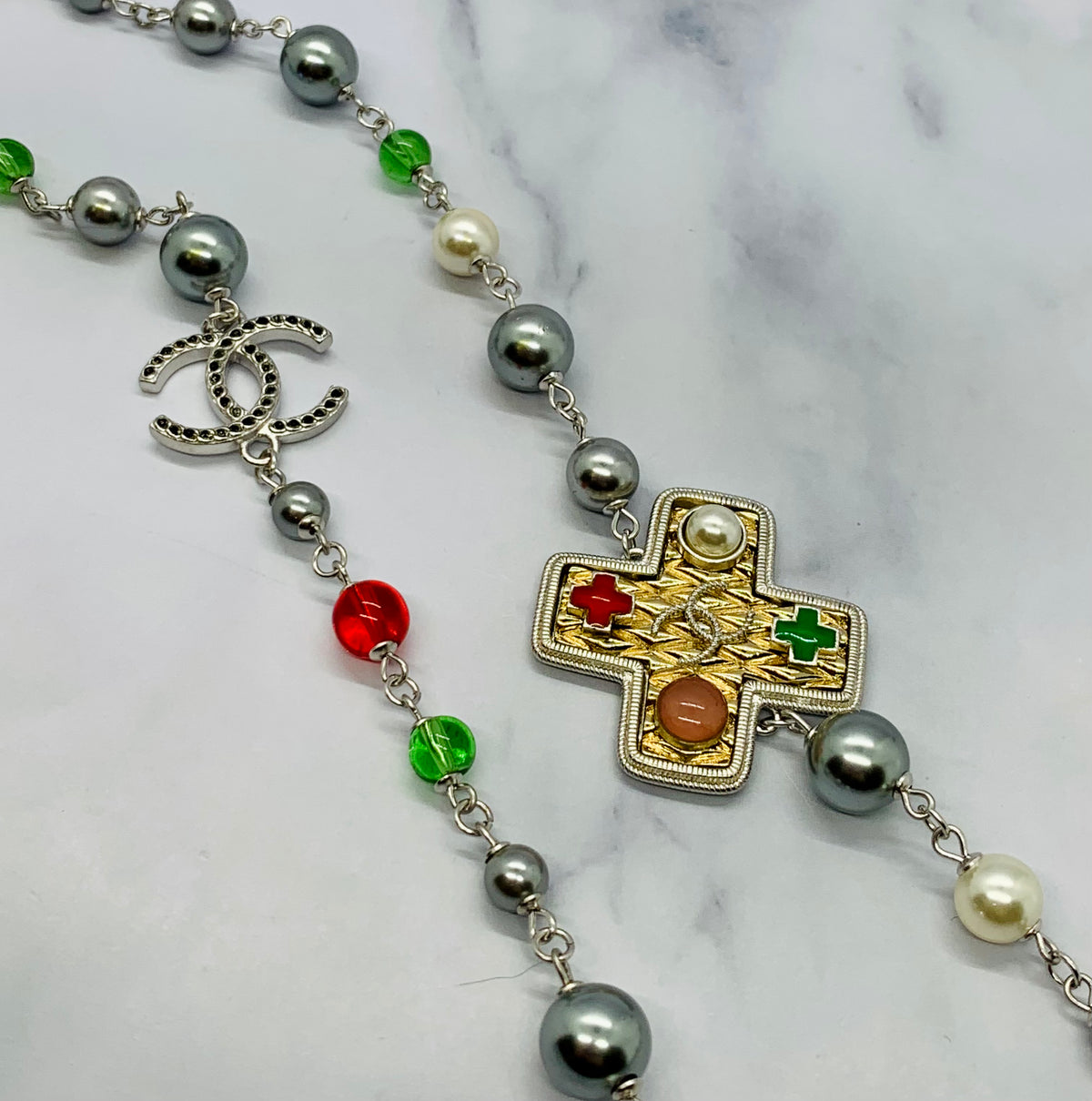 CHANEL CC 2018 Cross Multicolor Necklace - Pre owned