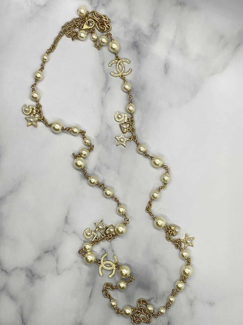 CHANEL CC 2019 Gold Tone Pearl Trim Necklace - Pre owned