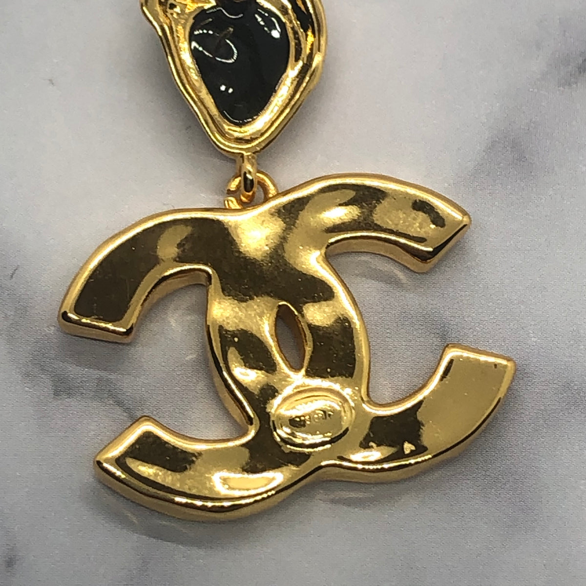CHANEL CC Gold Flake Pendant Earrings - Pre owned