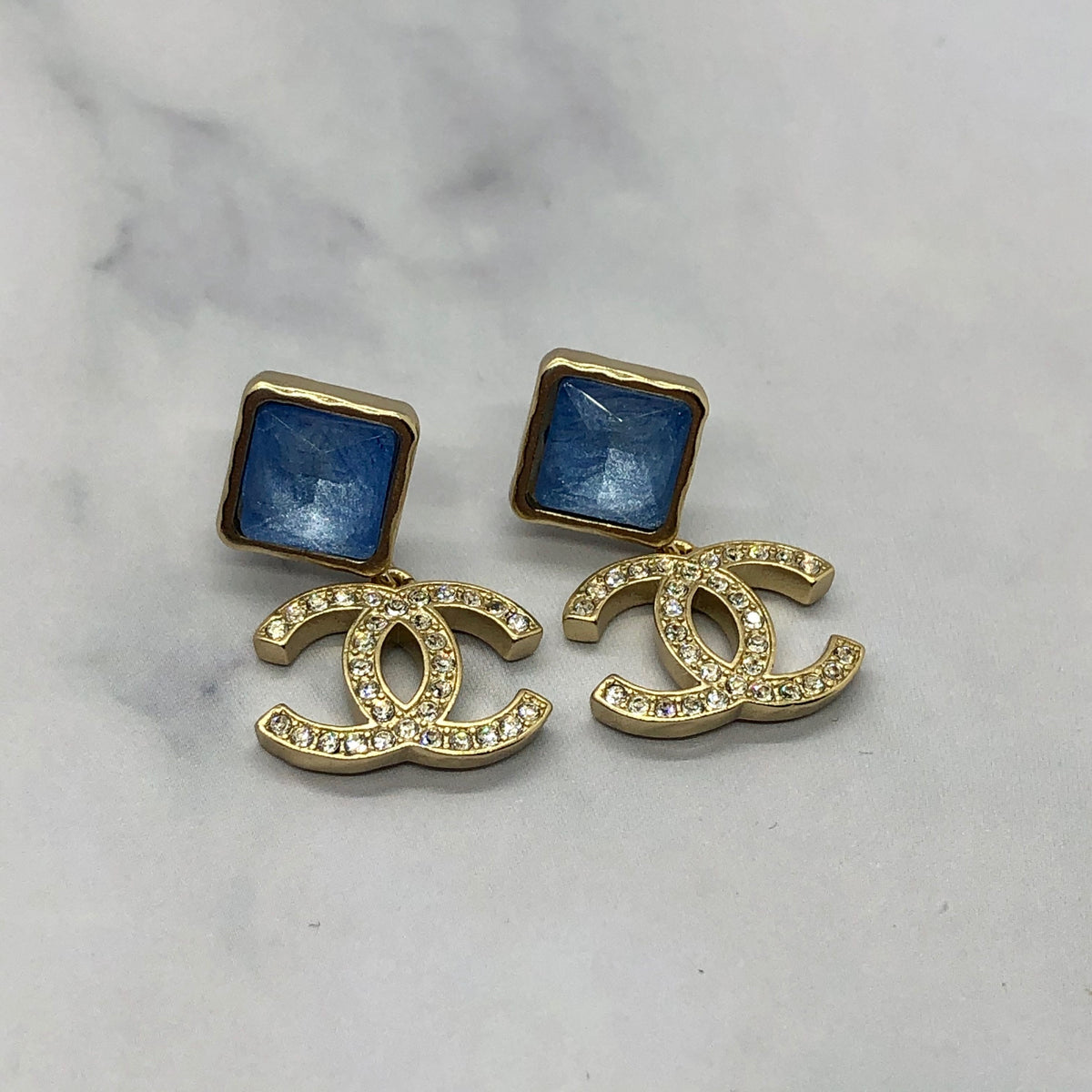 CHANEL CC Blue Rhinestone Pendant Earrings - Pre owned