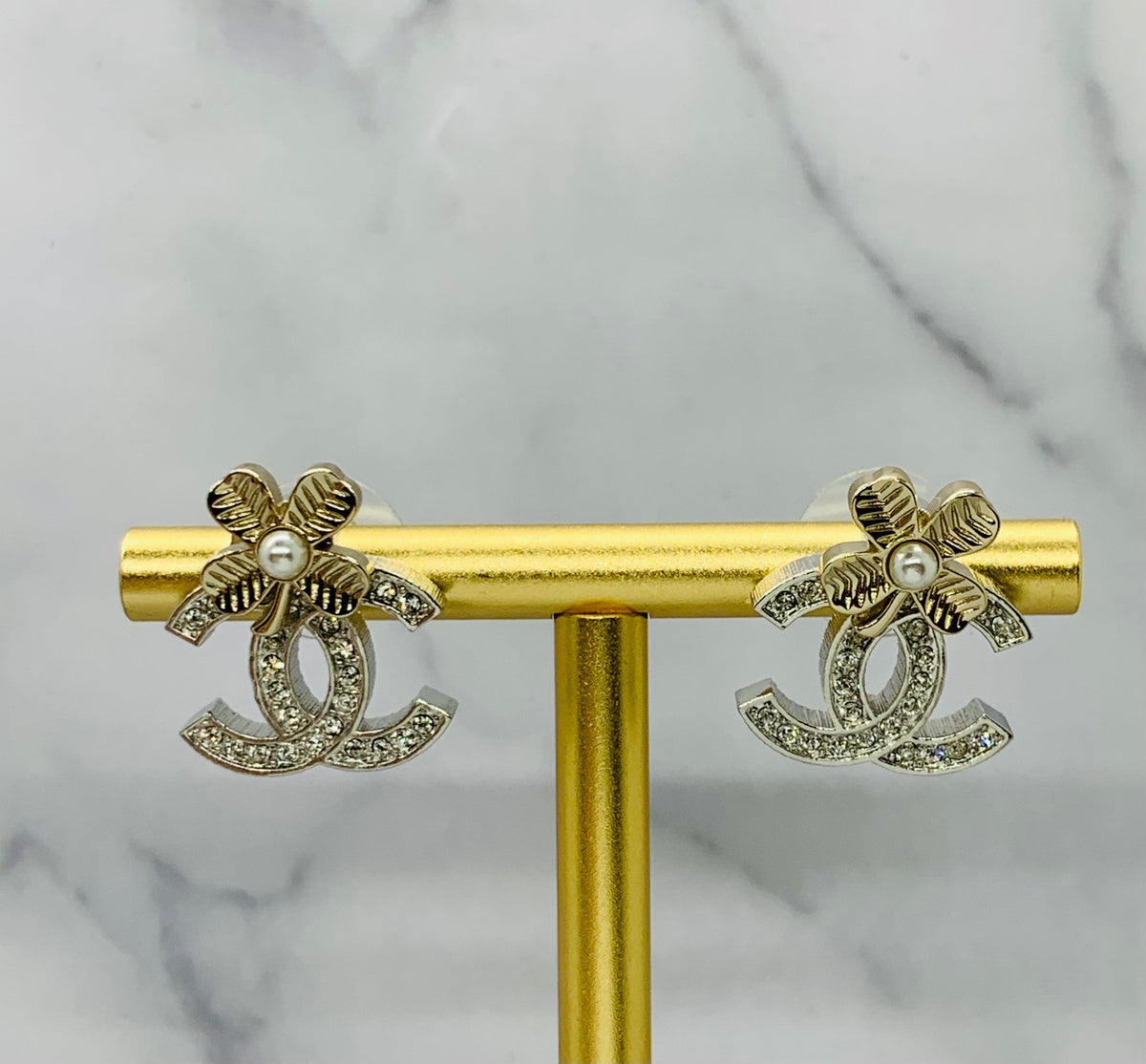 CHANEL CC Clover Rhinestone Earrings - Pre owned