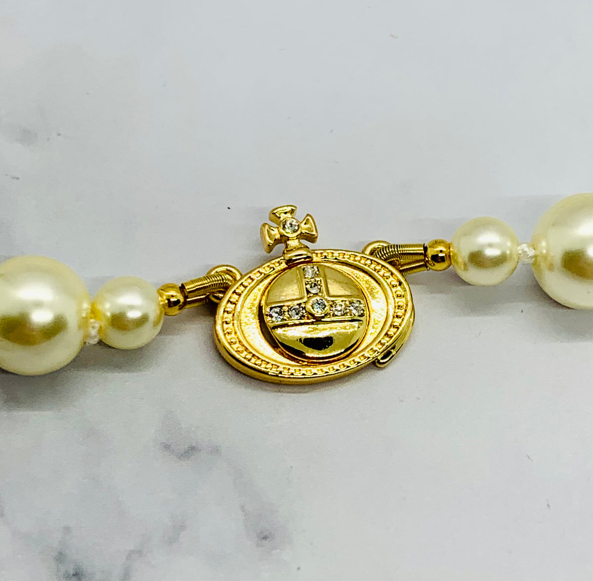 VIVIENNE WESTWOOD Gold Tone Pearl Orb Necklace - Pre owned