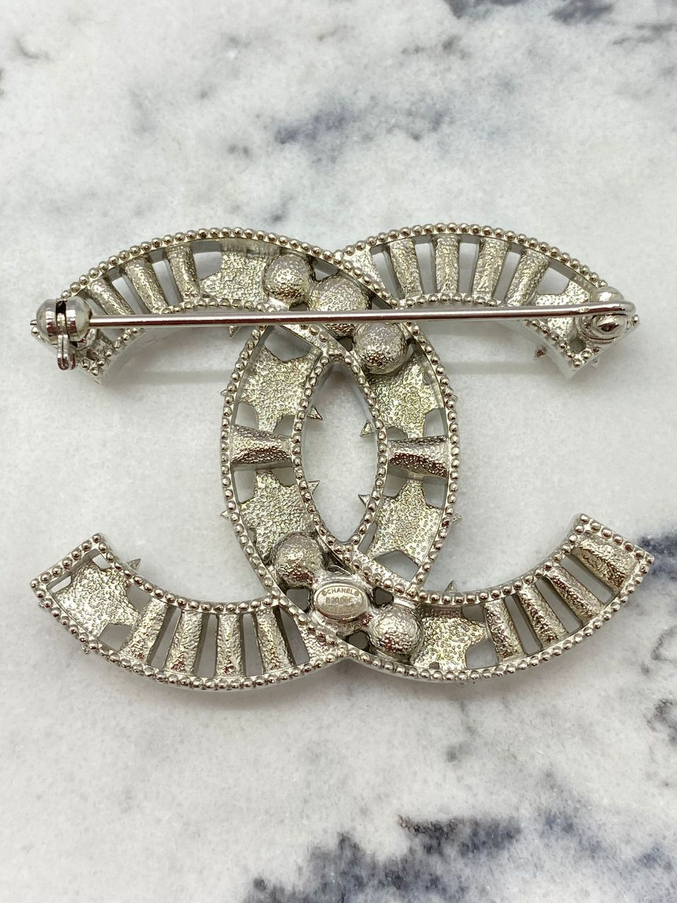 CHANEL CC Silver Tone Star & Pearl Brooch Pin - Pre owned