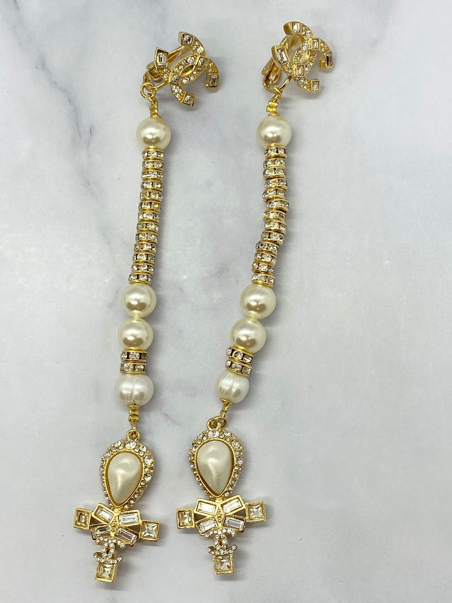 CHANEL CC Gold Tone Rhinestone Pendant Clip On Earrings - Pre owned