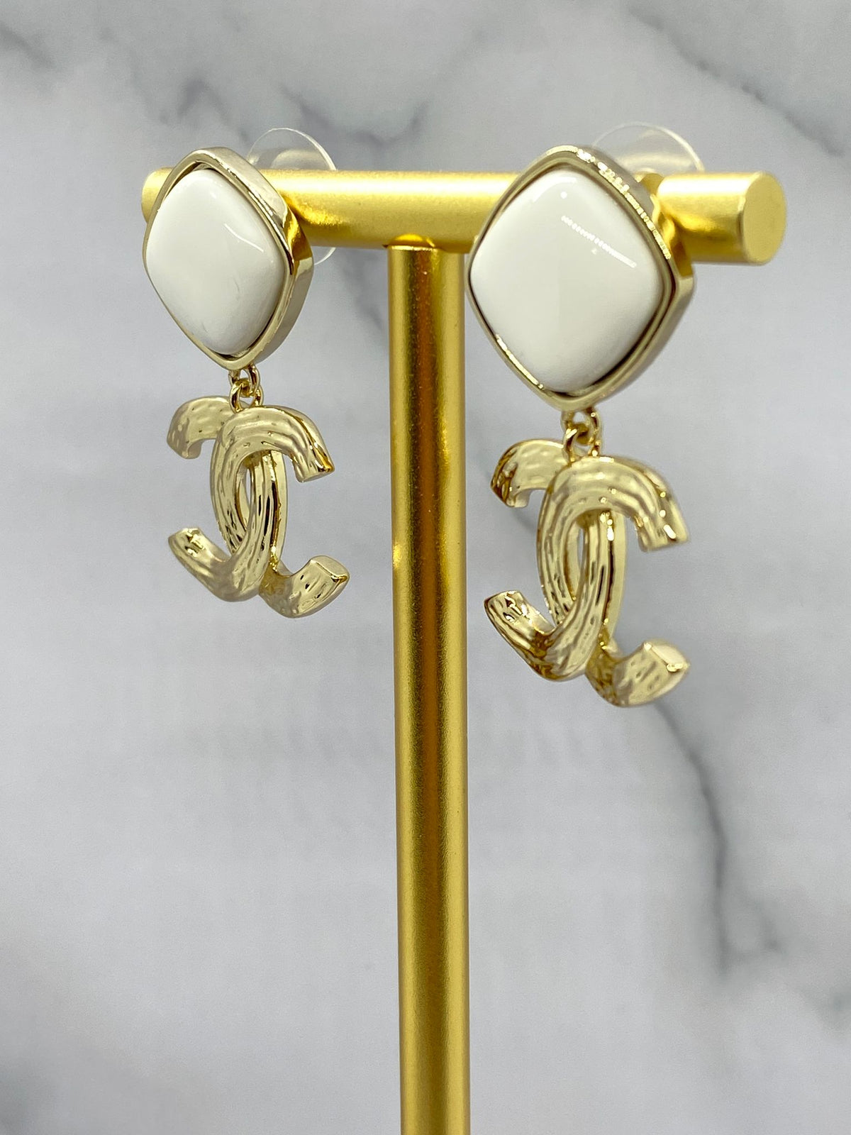 CHANEL CC White Enamel Pendant Earrings - Pre owned
